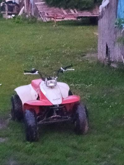 1985 red and white Honda four tax fourwheeler - Thumbnail 5