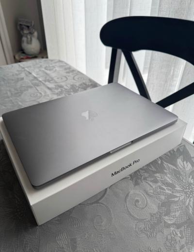 MacBook Pro - Thumbnail 2