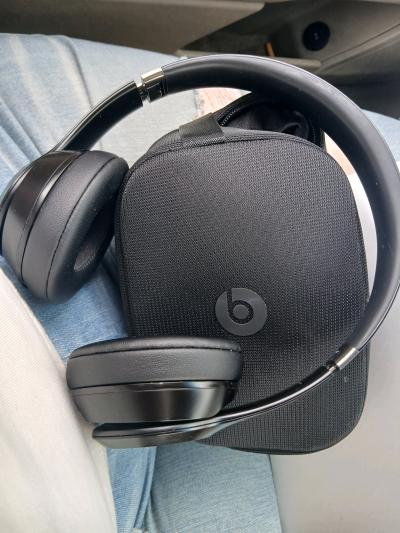 beats studio 4 with case and aux and charger - Thumbnail 3