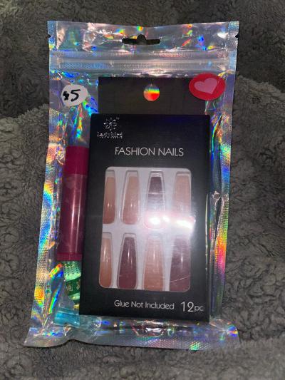 Press on nails