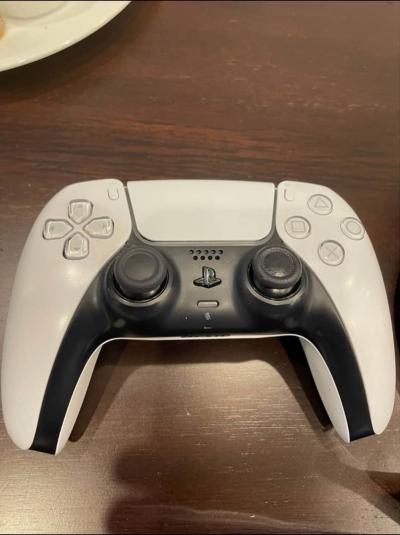 PlayStation 5 - Thumbnail 4