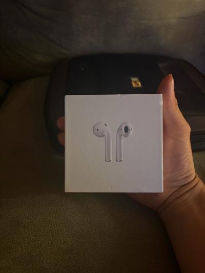 White Wireless Bluetooth Earbuds With Charging Case Included - Thumbnail 5