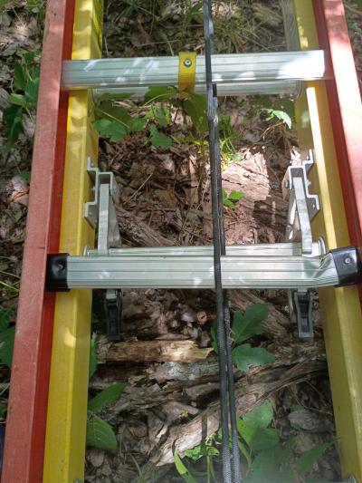 Werner GlideSafe 28 ft 300lb Fiberglass Extension Ladder - Thumbnail 4