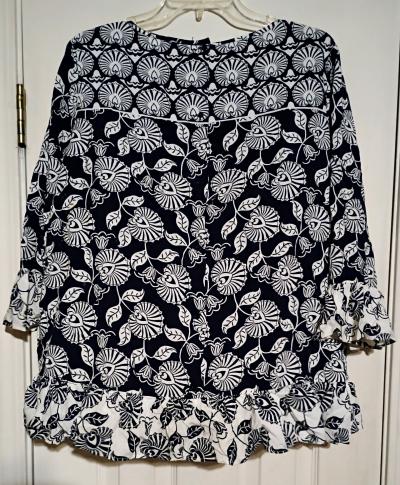 Crown and Ivy pullover blouse in Navy and white