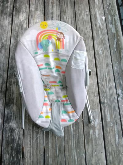 beautiful baby rocker must pickup