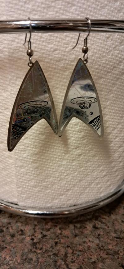 These are vintage 1990s AH Prismatic Star Trek earrings feat - Thumbnail 4