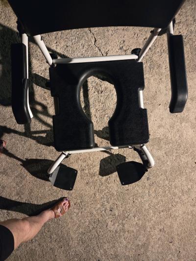 wheel chair very clean and operable - Thumbnail 6