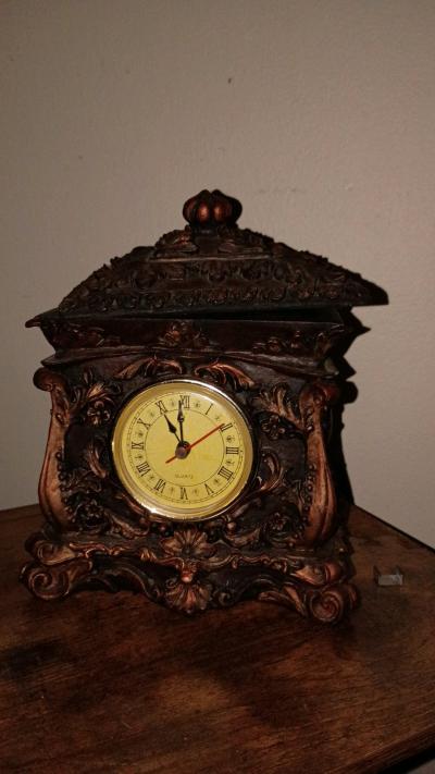 this is a Victorianstyle clock - Thumbnail 3