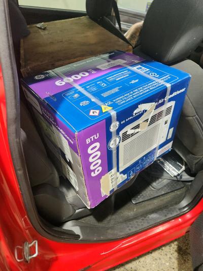 BRAND NEW GE 6000 BTU AC WINDOW UNIT - Thumbnail 2