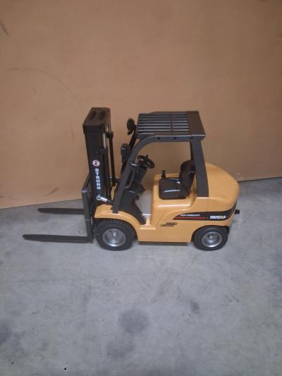 professional RC fork lift for kids or adult brand new - Thumbnail 7