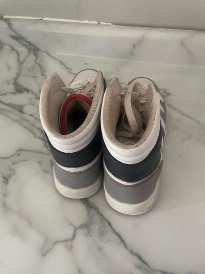 Grey white navy  red Levis size 11115 - Thumbnail 3