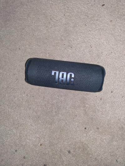jbl flip 6 bluetooth speaker loud clean bass with charger