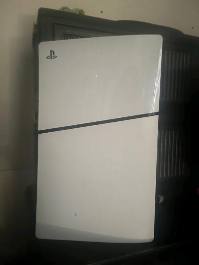 Playstation 5 and a custom ps5 controller - Thumbnail 3