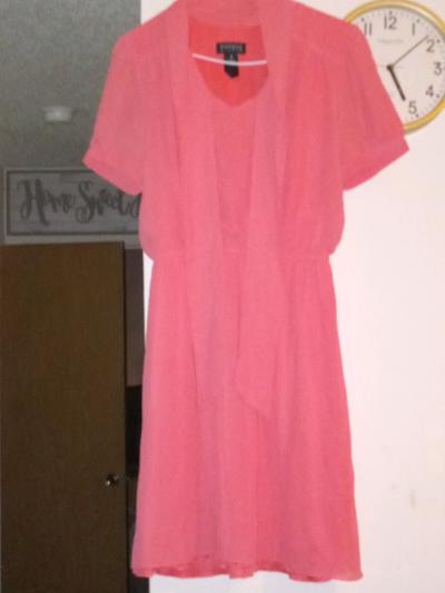 This is a size 6 Enfocus Studio coral dress made in Indonesi