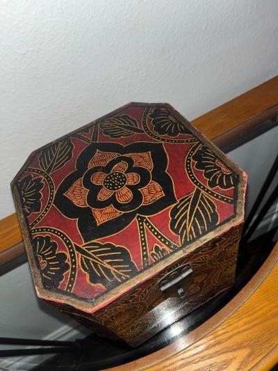 Hexagonal Hand Painted Trinket Box - Thumbnail 5