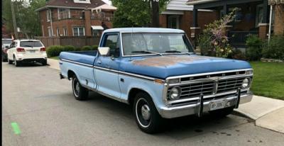old blue 1973 Ford f100 ranger XLT