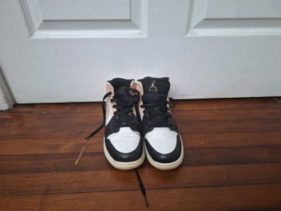 womens sneakers size 7