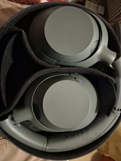 Sony ULT noise cancelling headphones - Thumbnail 2