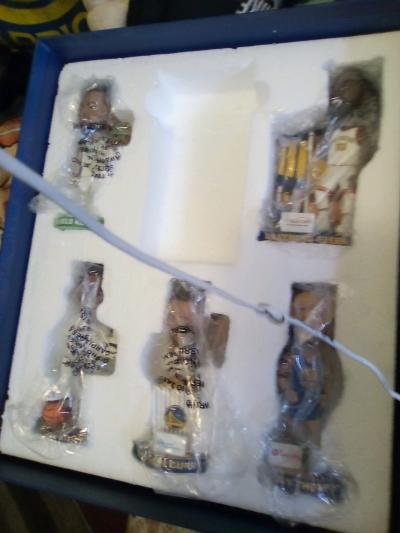 Im selling this 2 boxes of warriors of bubble heads and sell - Thumbnail 2