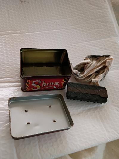 1950 vintage shoe shine box with cloth and brush - Thumbnail 6