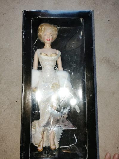 dolls colector items - Thumbnail 3
