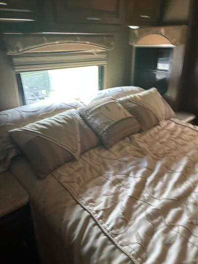 2015 Coachmen Mirada 35LS - Thumbnail 8