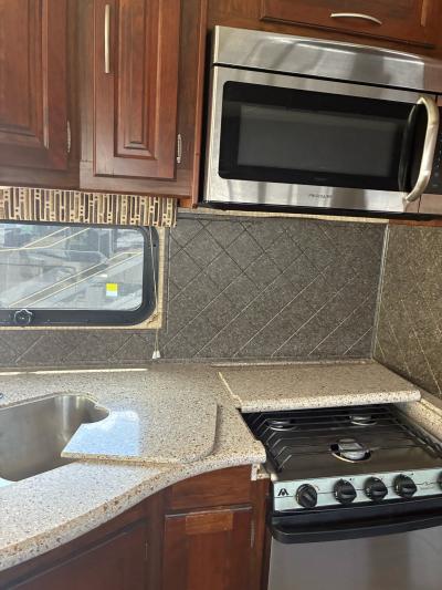 2015 Coachmen Mirada 35LS - Thumbnail 12