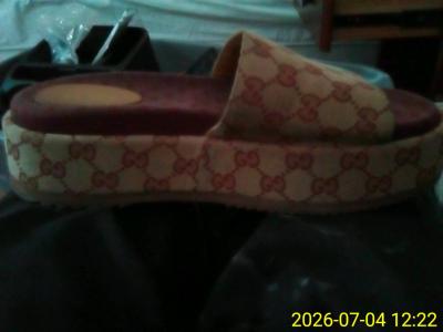 GUCCI SLIDES WOMENS SIZE 9 - Thumbnail 4