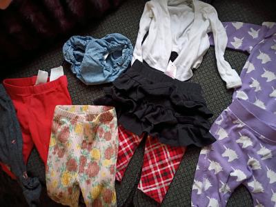 bundle of baby girl clothes sizes 0 to 3 months - Thumbnail 2