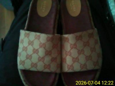 GUCCI SLIDES WOMENS SIZE 9 - Thumbnail 5