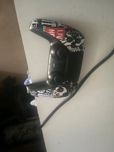 Playstation 5 and a custom ps5 controller - Thumbnail 4