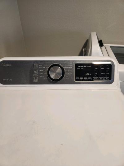 Midea fullsize washer and dryer set - Thumbnail 6