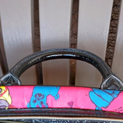 Betsey Johnson pug purse - Thumbnail 8