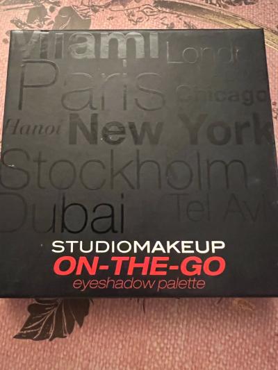Studio makeup smoky eye palette like new