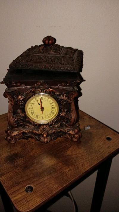 this is a Victorianstyle clock - Thumbnail 2