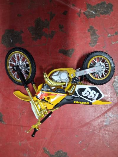 5 diecast motorbikes - Thumbnail 6