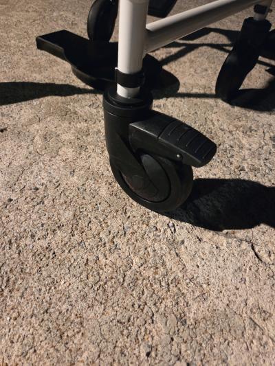 wheel chair very clean and operable - Thumbnail 5