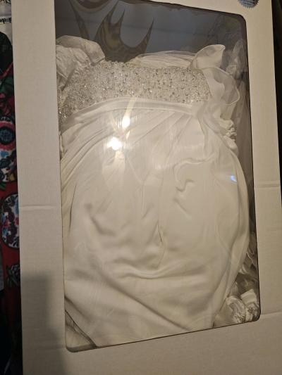 Essense of Australia Wedding Dress