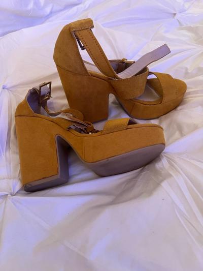 mustard yellow sandals size like new - Thumbnail 2