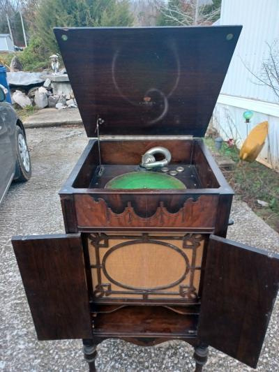Antique Victrola - Thumbnail 2