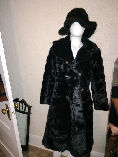 Vintage Grandella by Sportowne Faux Fur Coat and hat