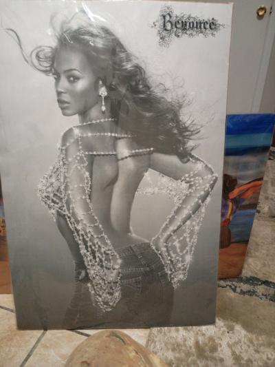 beyonc post good condition - Thumbnail 3