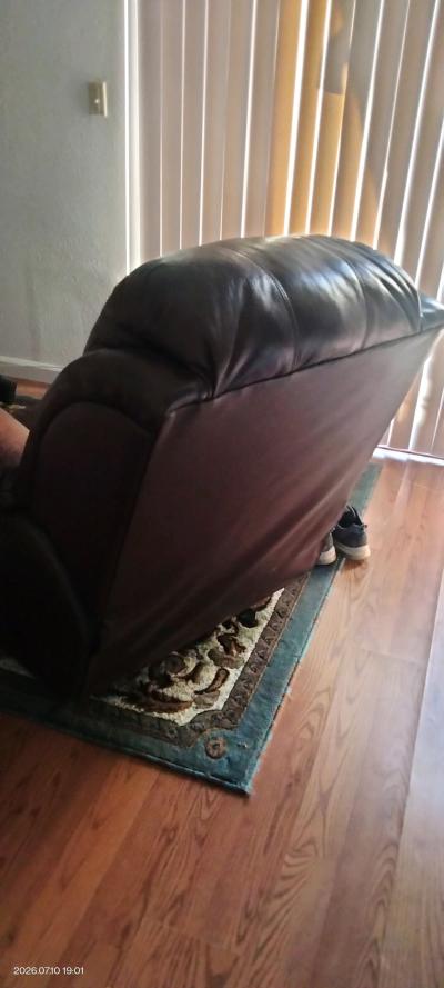 selling a couch - Thumbnail 4