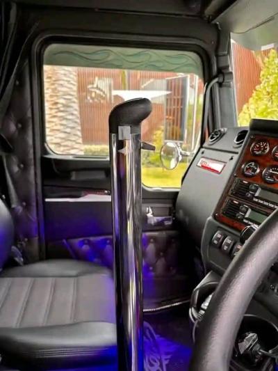 Neatly used 2019 Freightliner Cascadia truck - Thumbnail 6