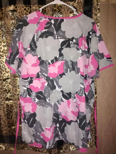 A Nice Womens Pink  Grey  Black and White Scrub Top - Thumbnail 4