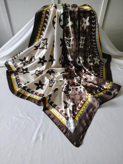 Womens 90 x 90 cm silk scarf in various prints and colors - Thumbnail 4