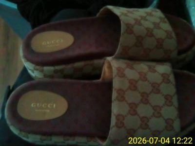 GUCCI SLIDES WOMENS SIZE 9
