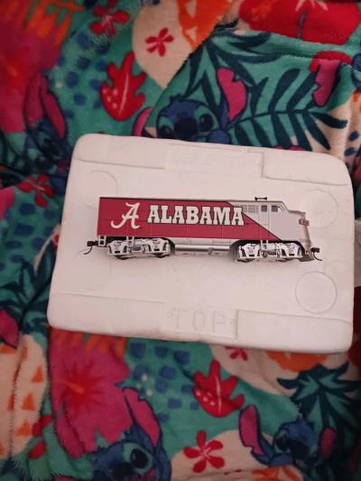 ALABAMA ROLL TIDE TRAIN SET NEW IN BOX