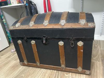 steam trunk embossed on wheels 18001900 google says - Thumbnail 2