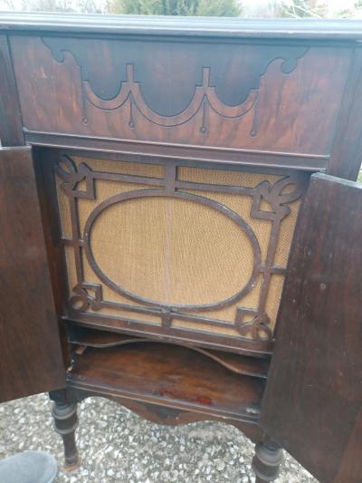 Antique Victrola - Thumbnail 4